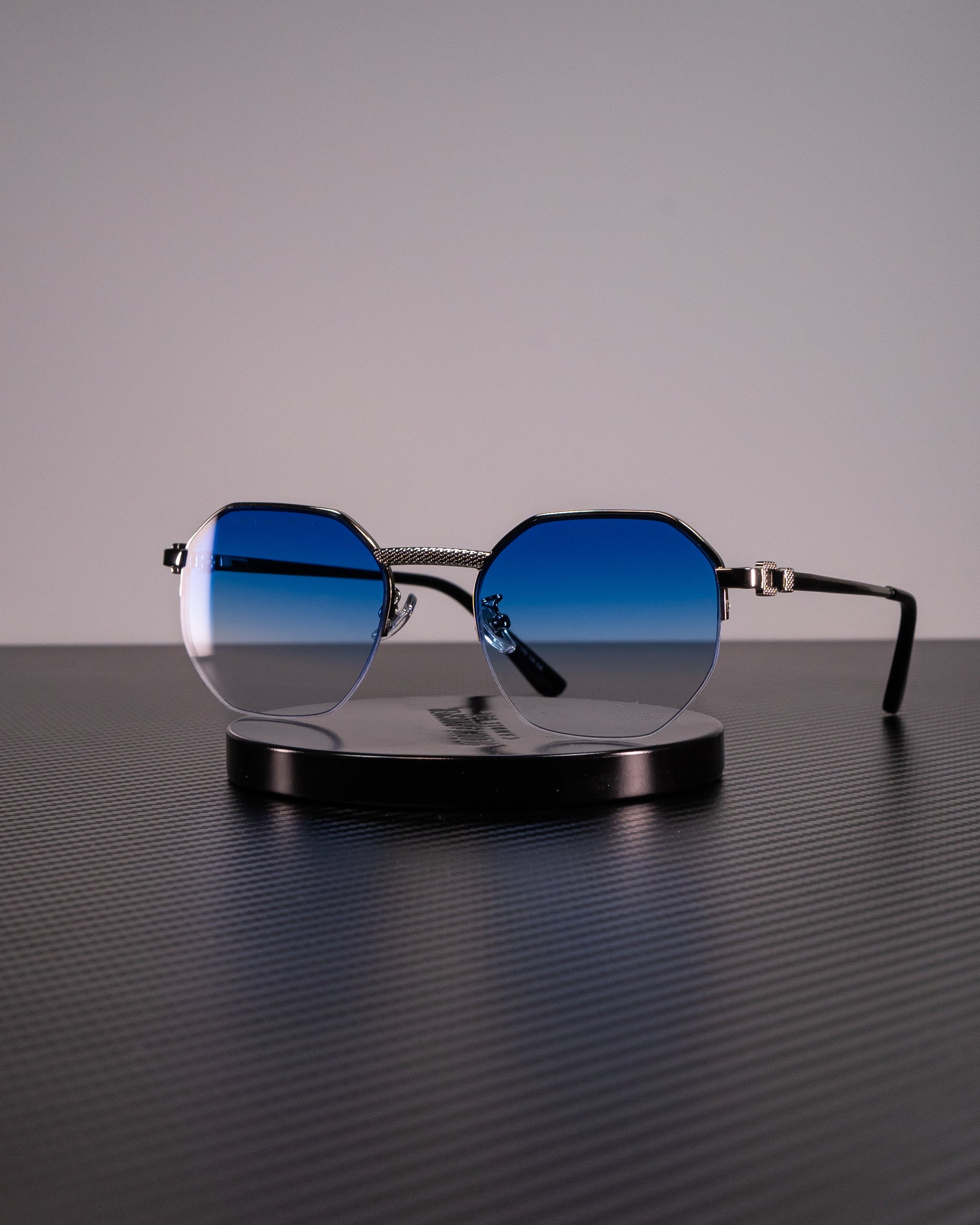 High-quality half-frame sunglasses with UV 400 protection