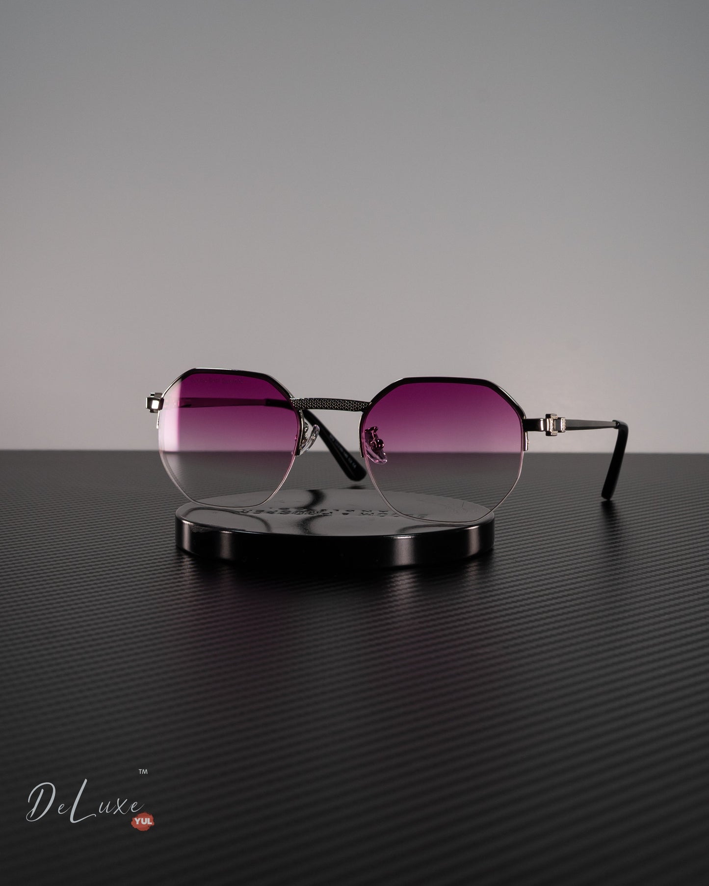 High-quality half-frame sunglasses with UV 400 protection