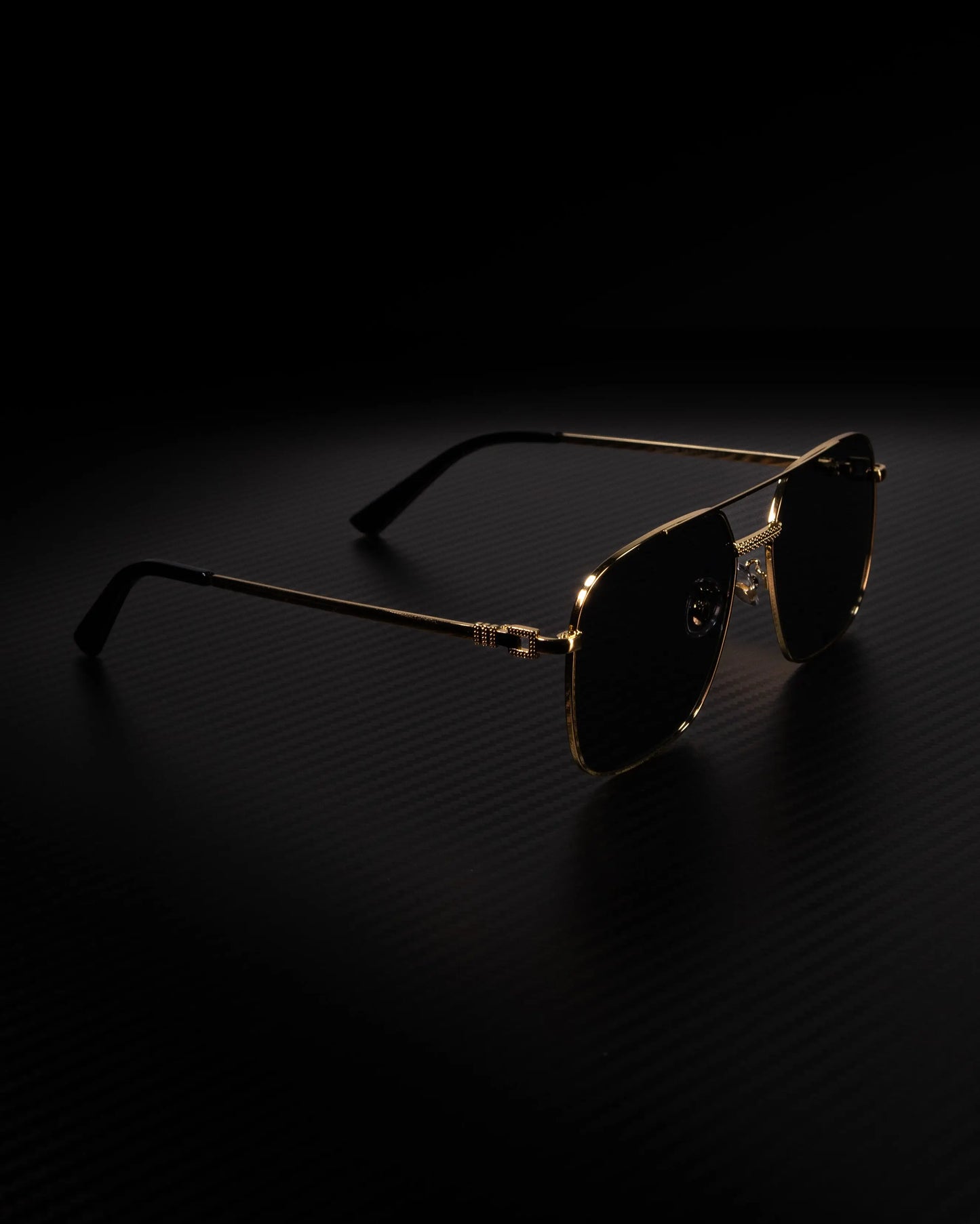 High-quality Aviator sunglasses with UV 400 protection